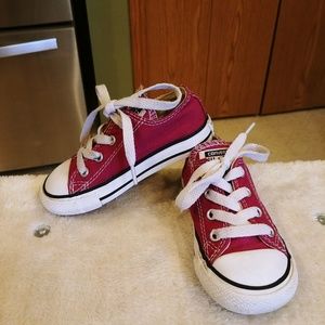 Converse magenta sneaker toddler